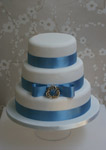 Vintage Brooch and Bow wedding cake