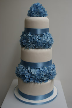 ‘Love Doves’ wedding cake 